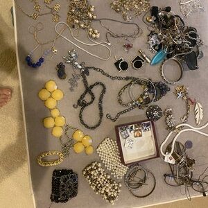 Women's Necklace bracelets earrings